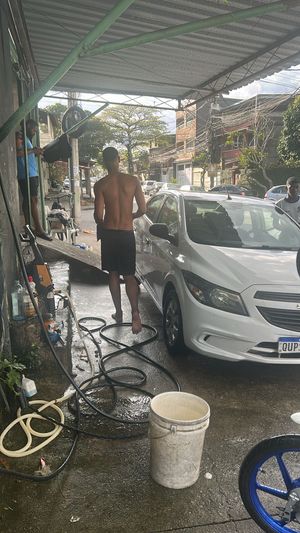 João Lava Jato - R. Calmom, 36 - Curicica, Rio de Janeiro - RJ, 22710-350